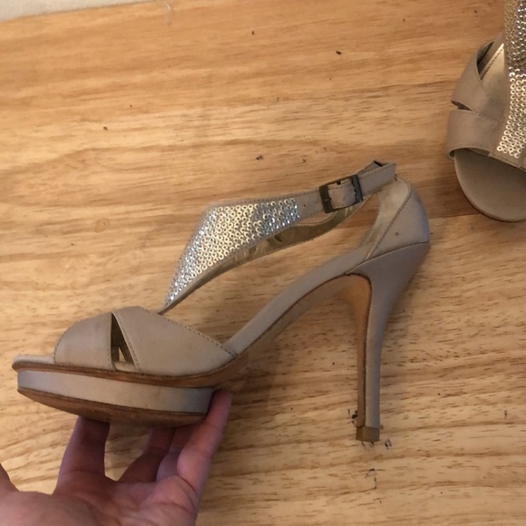 Glint Gold Sequin and Satin Heels Size 6.5 - Picture 10 of 14